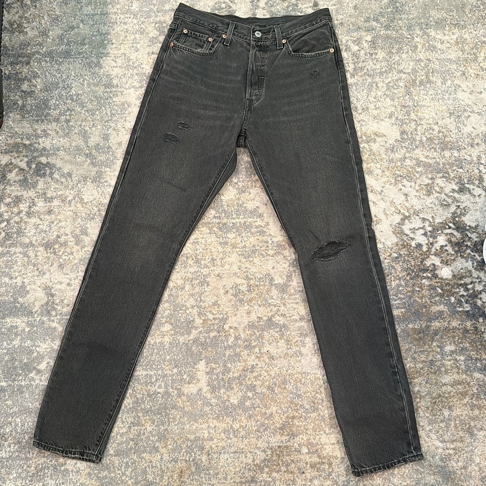 Black Levi’s denim pants